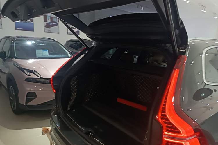 Used Volvo XC60 2021 T5 4x4 Zhiya Luxury Edition Trunk