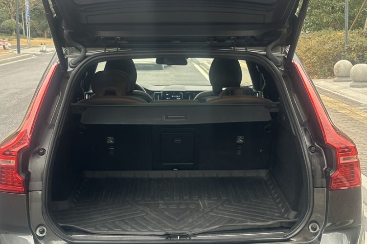 Used Volvo XC60 2021 T5 4x4 Smart Luxury Edition Trunk