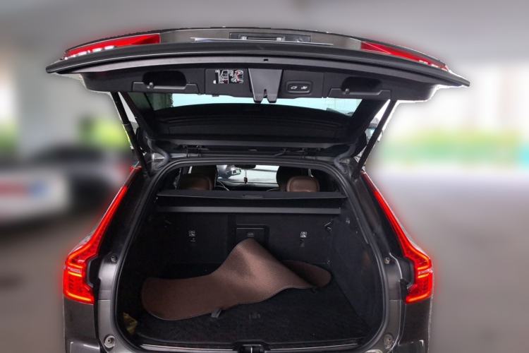 Used Volvo XC60 2021 T5 4x4 Smart Luxury Edition Trunk