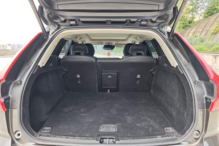 Used Volvo XC60 2021 T5 4x4 Smart Luxury Edition Trunk