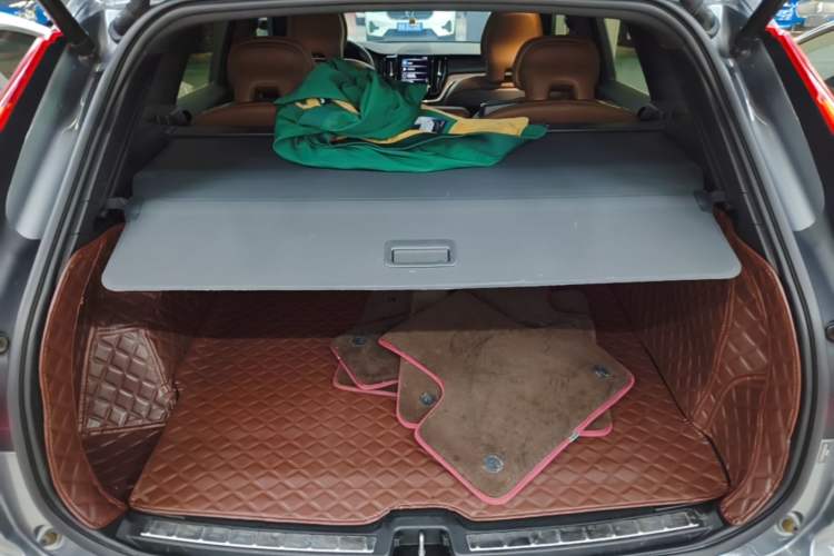 Used Volvo XC60 2021 T5 4x4 Smart Luxury Edition Trunk