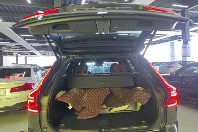 Used Volvo XC60 2021 T5 4x4 Smart Luxury Edition Trunk