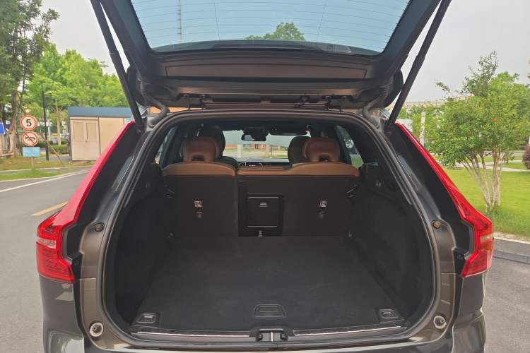 Used Volvo XC60 2021 T5 4x4 Smart Luxury Edition Trunk