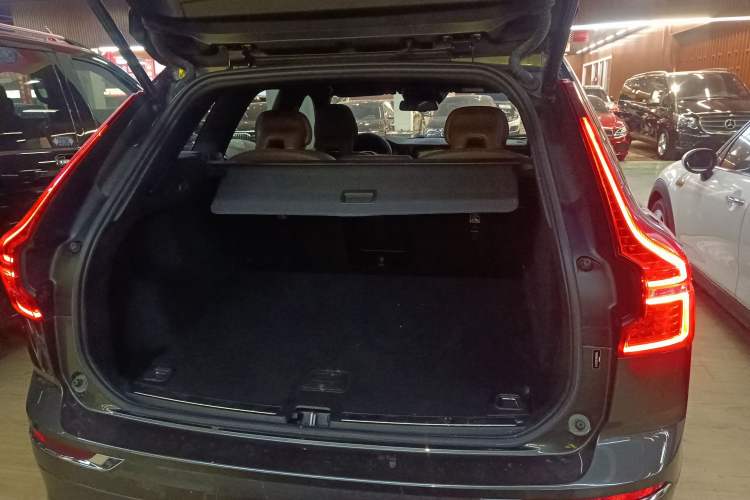 Used Volvo XC60 2021 T5 4x4 Smart Luxury Edition Trunk