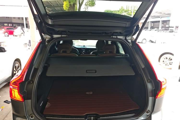 Used Volvo XC60 2021 T5 4x4 Smart Luxury Edition Trunk