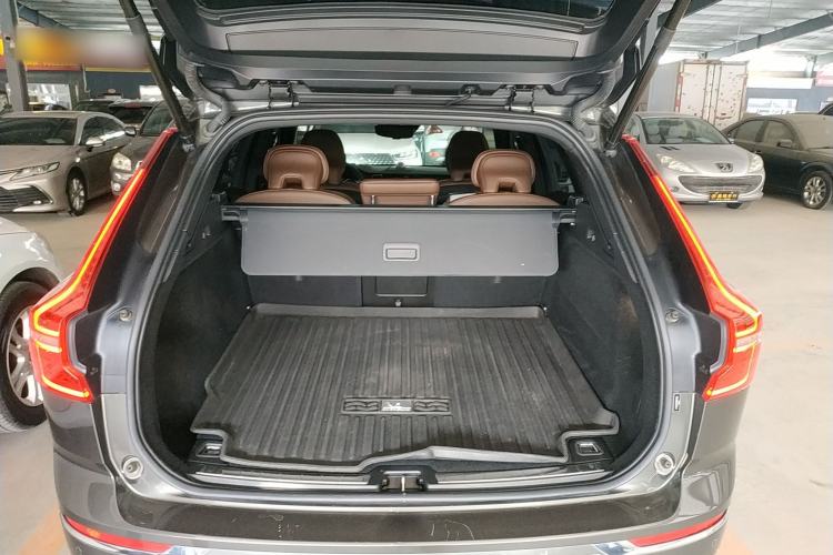 Used Volvo XC60 2021 T5 4x4 Smart Luxury Edition Trunk