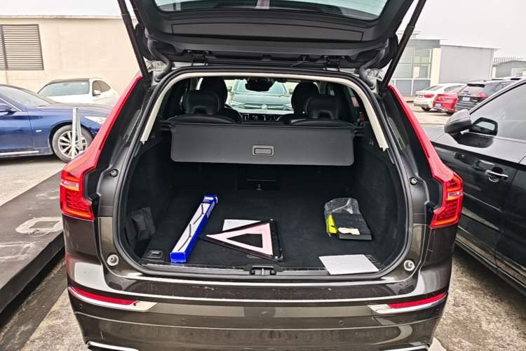 Used Volvo XC60 2021 T5 4x4 Smart Luxury Edition Trunk