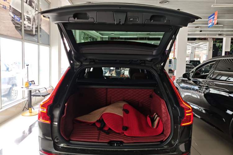 Used Volvo XC60 2021 T5 4x4 Smart Luxury Edition Trunk