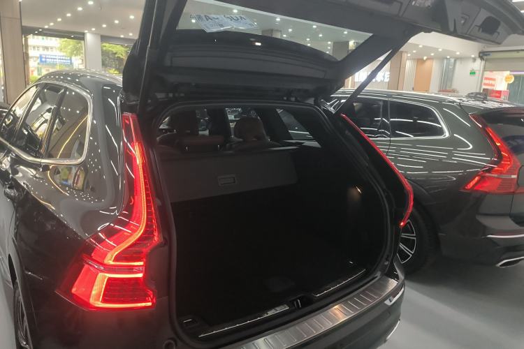 Used Volvo XC60 2021 T5 4x4 Smart Luxury Edition Trunk