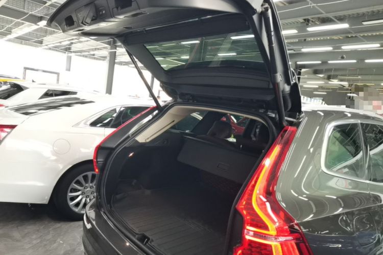 Used Volvo XC60 2021 T5 4x4 Smart Luxury Edition Trunk