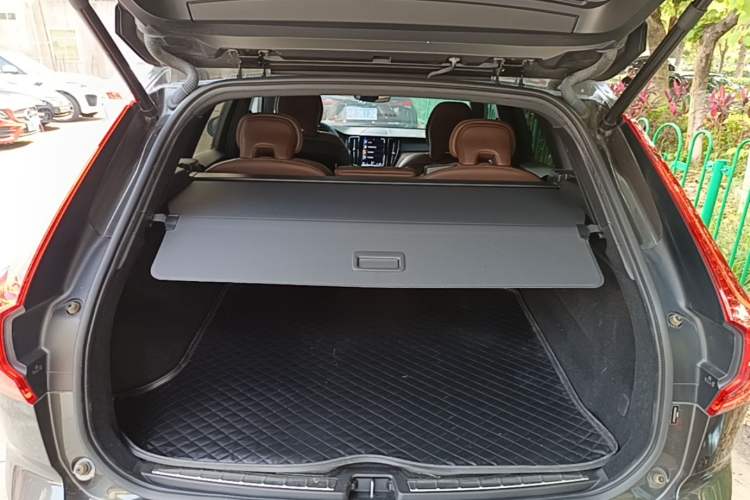 Used Volvo XC60 2021 T5 4x4 Smart Luxury Edition Trunk