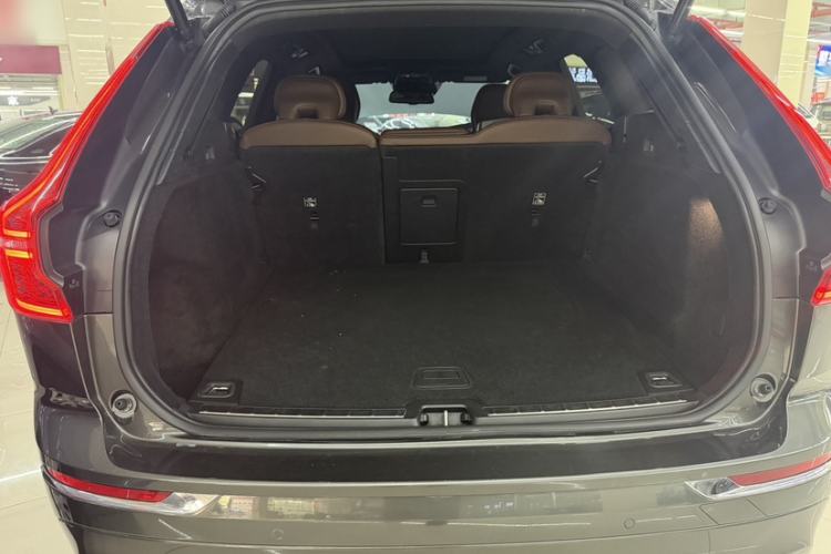 Used Volvo XC60 2021 T5 4x4 Smart Luxury Edition Trunk