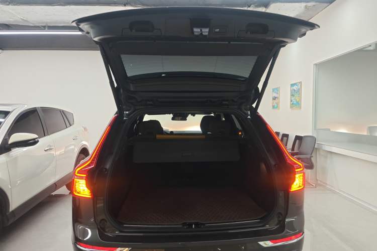 Used Volvo XC60 2021 T5 4x4 Smart Luxury Edition Trunk