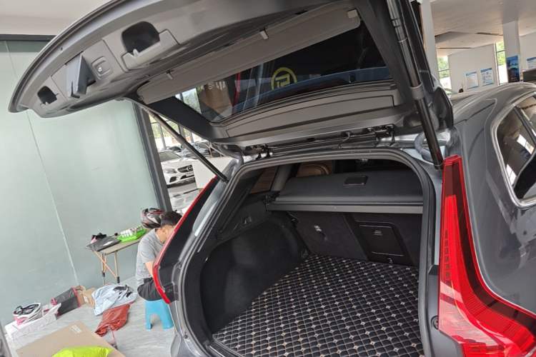 Used Volvo XC60 2021 T5 4x4 Smart Luxury Edition Trunk