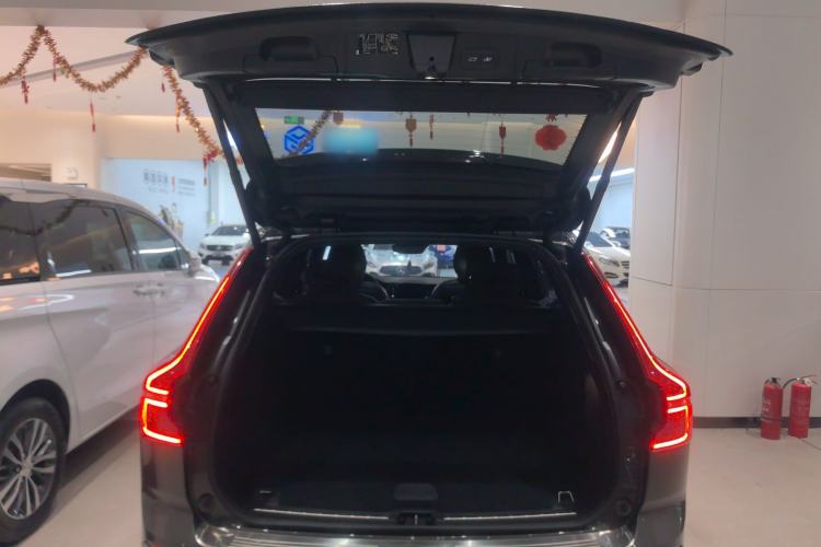 Used Volvo XC60 2021 T5 4x4 Smart Luxury Edition Trunk