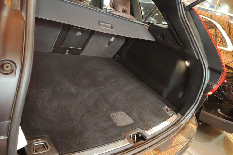 Used Volvo XC60 2021 T5 4x4 Smart Luxury Edition Trunk