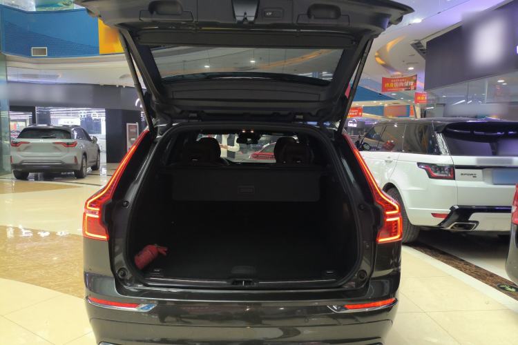 Used Volvo XC60 2021 T5 4x4 Smart Luxury Edition Trunk