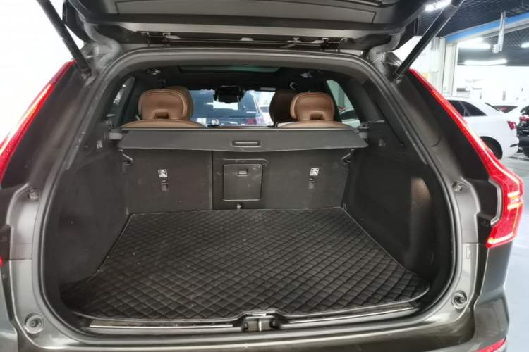 Used Volvo XC60 2021 T5 4x4 Smart Luxury Edition Trunk