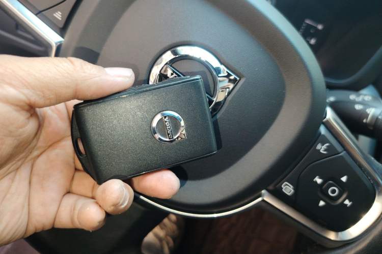 Used Volvo XC60 2021 T5 4x4 Smart Luxury Edition Vehicle Key