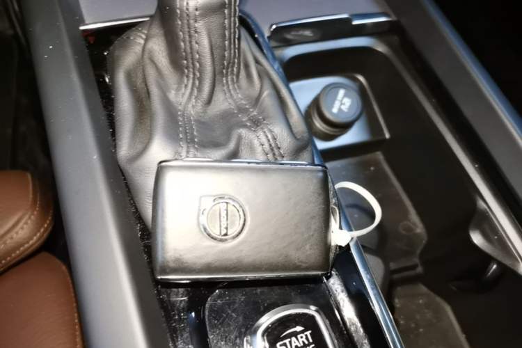 Used Volvo XC60 2021 T5 4x4 Smart Luxury Edition Vehicle Key