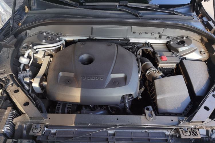Used Volvo XC60 2021 T5 4x4 Smart Luxury Edition Engine Bay
