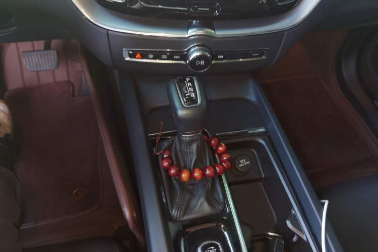 Used Volvo XC60 2021 T5 4x4 Smart Luxury Edition Gear Lever