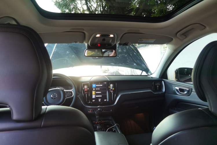 Used Volvo XC60 2021 T5 4x4 Smart Luxury Edition Headliner