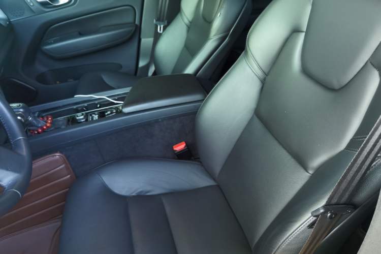 Used Volvo XC60 2021 T5 4x4 Smart Luxury Edition Left Front Seat