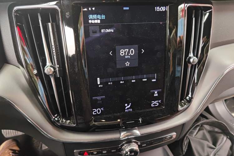 Used Volvo XC60 2021 T5 4x4 Smart Luxury Edition Audio And AC Panel