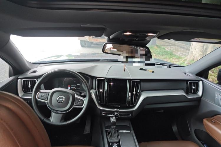 Used Volvo XC60 2021 T5 4x4 Smart Luxury Edition Center Console