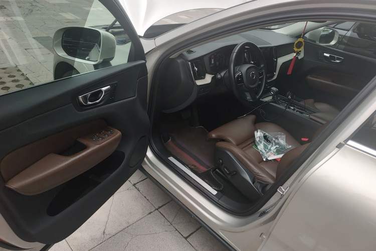 Used Volvo XC60 2021 T5 4x4 Smart Luxury Edition Driver Seat