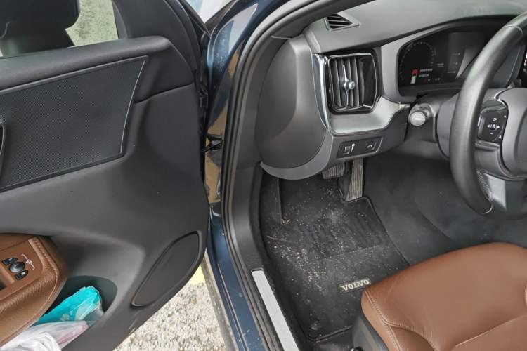 Used Volvo XC60 2021 T5 4x4 Smart Luxury Edition Driver Seat
