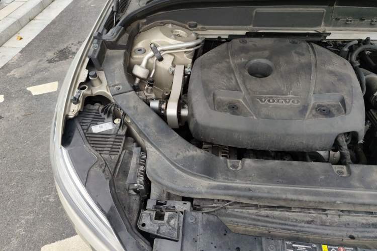 Used Volvo XC60 2021 T5 4x4 Smart Luxury Edition Engine Bay Right