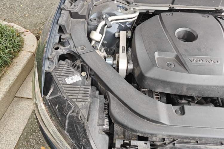 Used Volvo XC60 2021 T5 4x4 Smart Luxury Edition Engine Bay Right