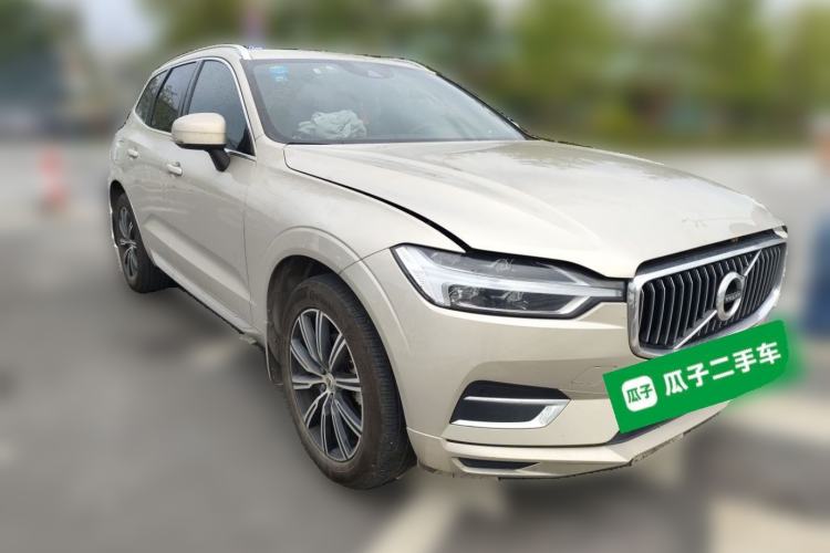 Used Volvo XC60 2021 T5 4x4 Smart Luxury Edition Front Right 45 Deg
