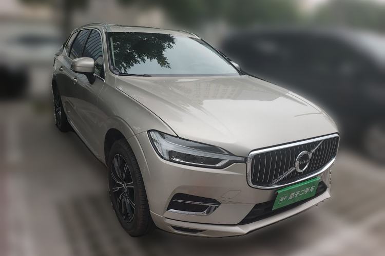 Used Volvo XC60 2021 T5 4x4 Smart Luxury Edition Front Right 45 Deg