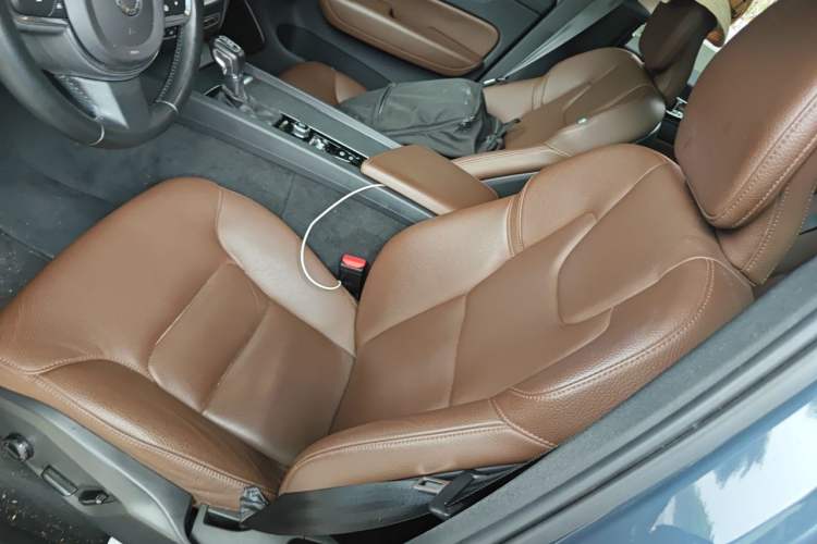 Used Volvo XC60 2021 T5 4x4 Smart Luxury Edition Left Front Seat