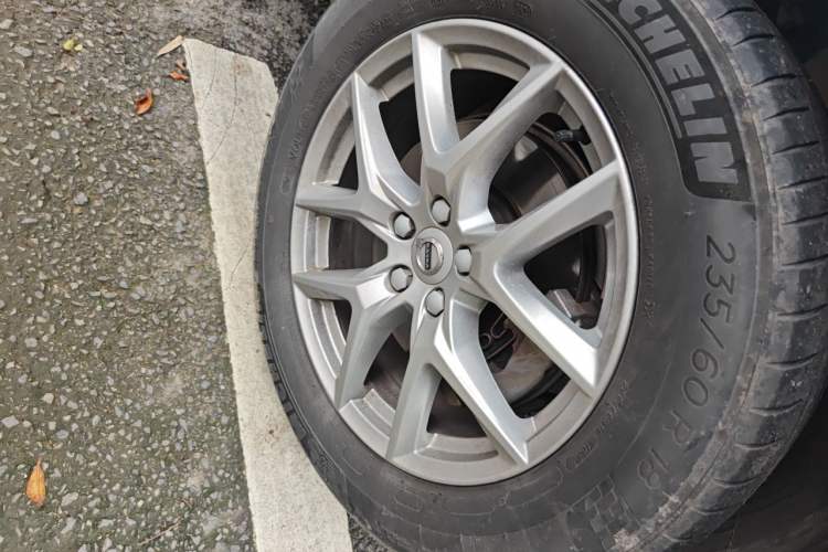 Used Volvo XC60 2021 T5 4x4 Smart Luxury Edition Right Front Wheel Hub