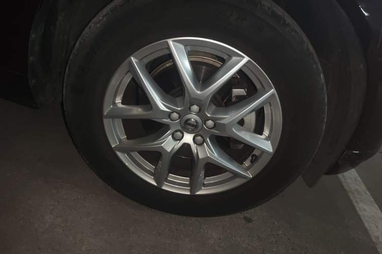Used Volvo XC60 2021 T5 4x4 Smart Luxury Edition Right Front Wheel Hub