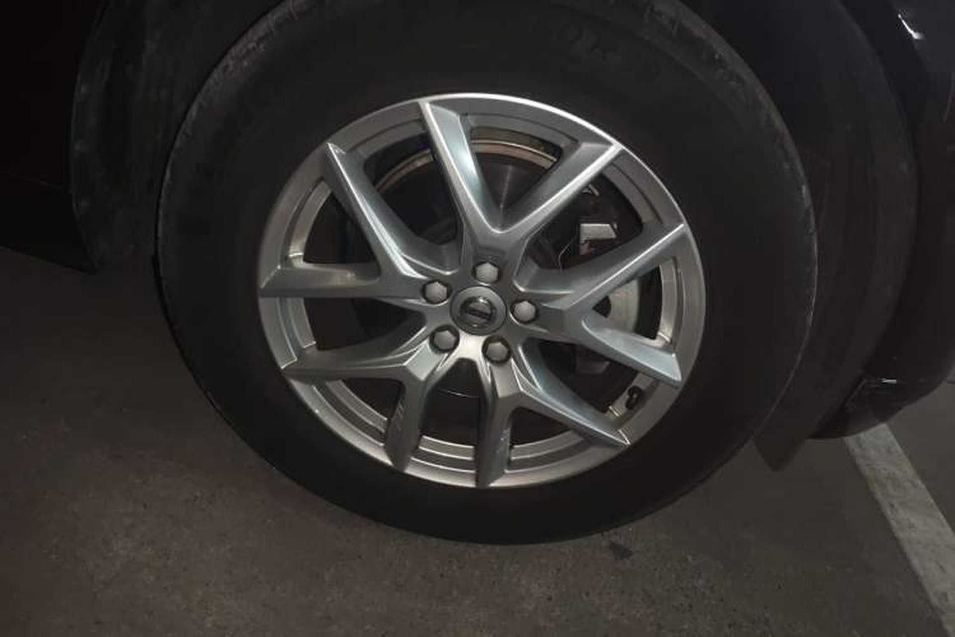 Used Volvo XC60 2021 T5 4x4 Smart Luxury Edition Right Front Wheel Hub