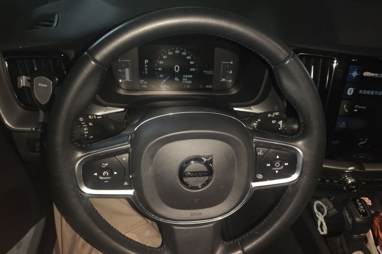 Used Volvo XC60 2021 T5 4x4 Smart Luxury Edition Steering Wheel