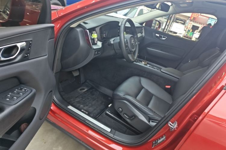 Used Volvo XC60 2021 T5 4x4 Smart Luxury Edition Driver Seat
