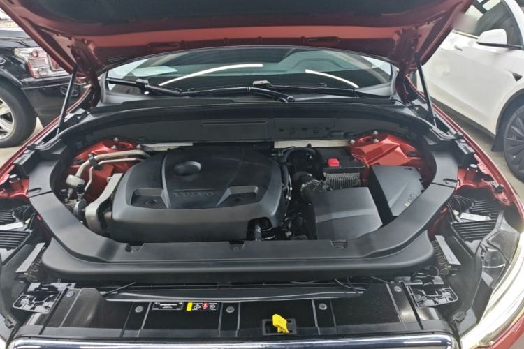 Used Volvo XC60 2021 T5 4x4 Smart Luxury Edition Engine Bay