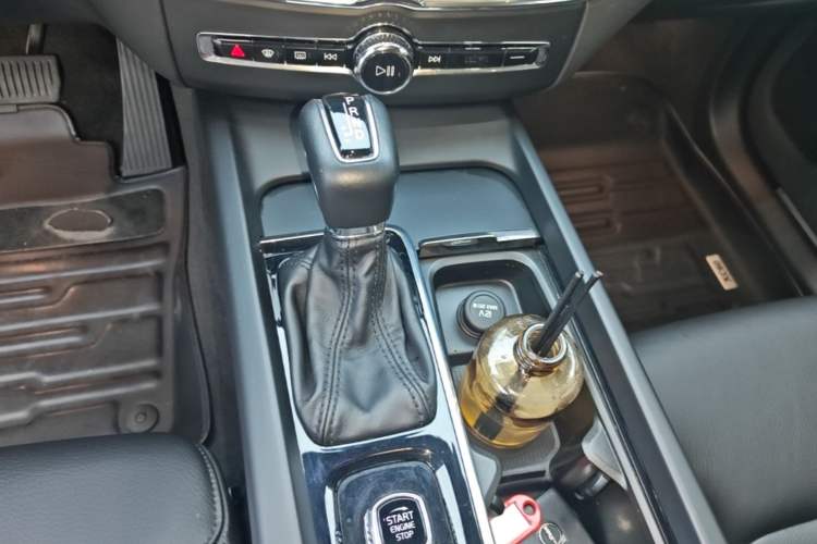 Used Volvo XC60 2021 T5 4x4 Smart Luxury Edition Gear Lever