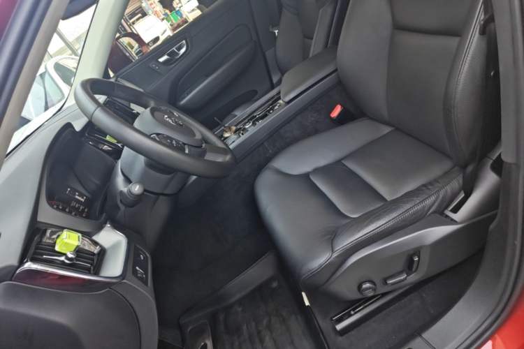 Used Volvo XC60 2021 T5 4x4 Smart Luxury Edition Left Front Seat