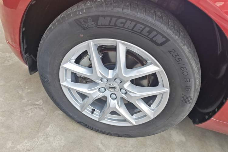 Used Volvo XC60 2021 T5 4x4 Smart Luxury Edition Left Front Wheel Hub