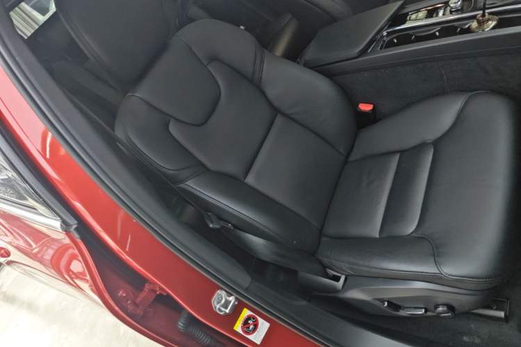 Used Volvo XC60 2021 T5 4x4 Smart Luxury Edition Right Front Seat