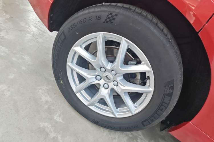 Used Volvo XC60 2021 T5 4x4 Smart Luxury Edition Right Rear Wheel Hub