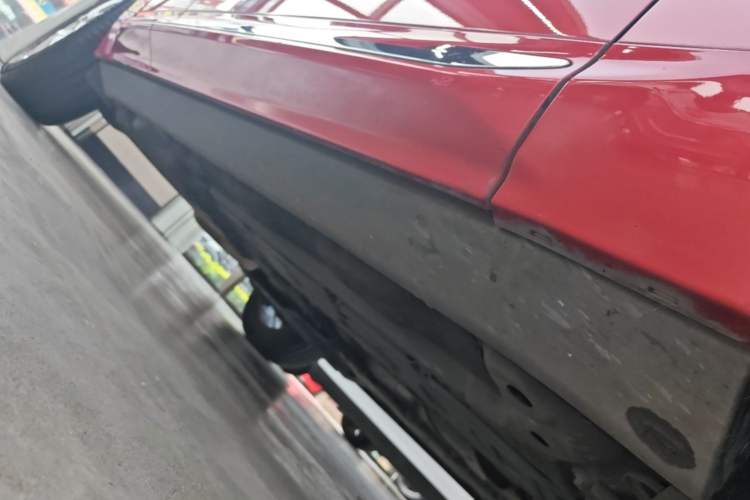 Used Volvo XC60 2021 T5 4x4 Smart Luxury Edition Right Side Sill