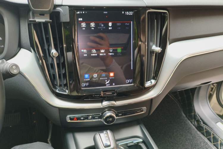 Used Volvo XC60 2021 T5 4x4 Smart Luxury Edition Audio And AC Panel